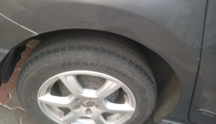 2013 Volkswagen Vento HIGHLINE 1.6 MPI, Petrol, Manual, 88,453 km, tyre