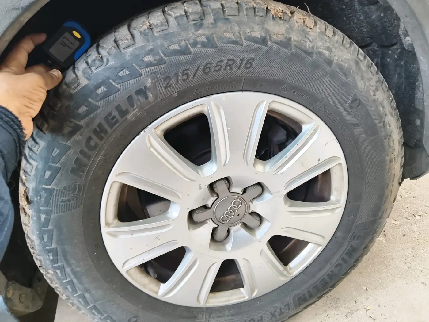 2014 Audi Q3 2.0 TDI, Diesel, Automatic, 1,75,489 km, tyre