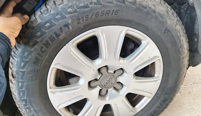 2014 Audi Q3 2.0 TDI, Diesel, Automatic, 1,75,489 km, tyre