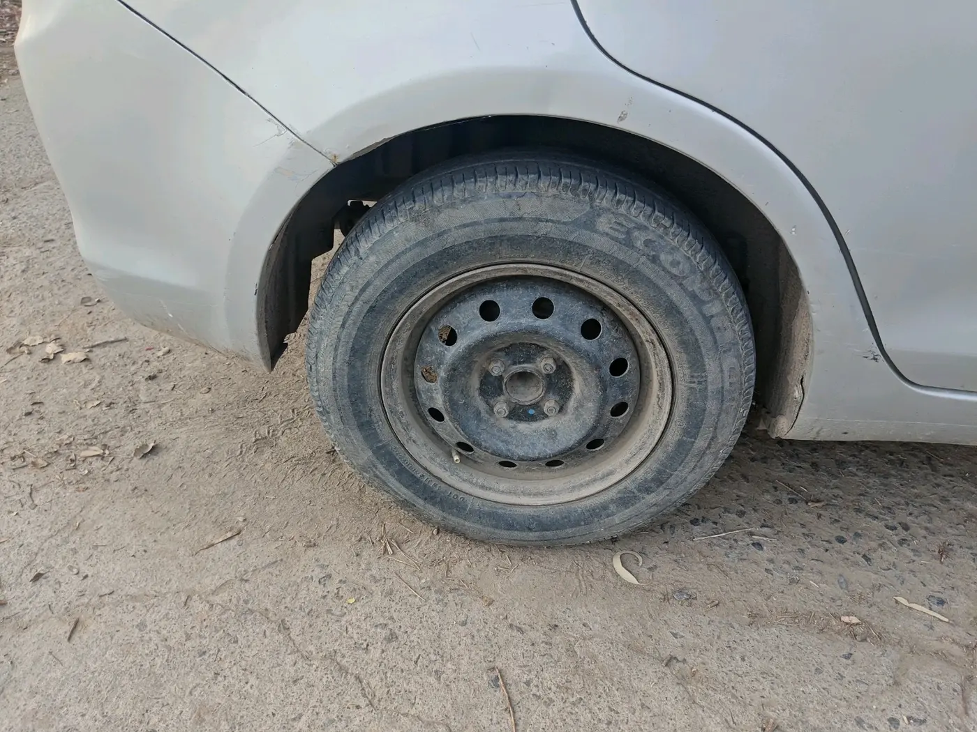 2017 Maruti Swift Dzire VXI, CNG, Manual, 81,057 km, tyre