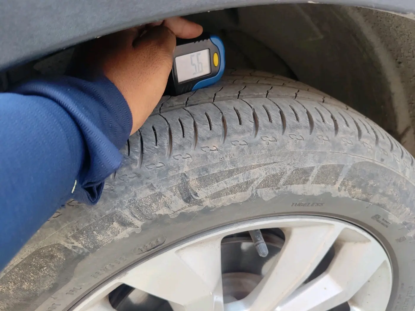 2021 Mahindra XUV300 W8 1.2 PETROL, Petrol, Manual, 42,500 km, tyre