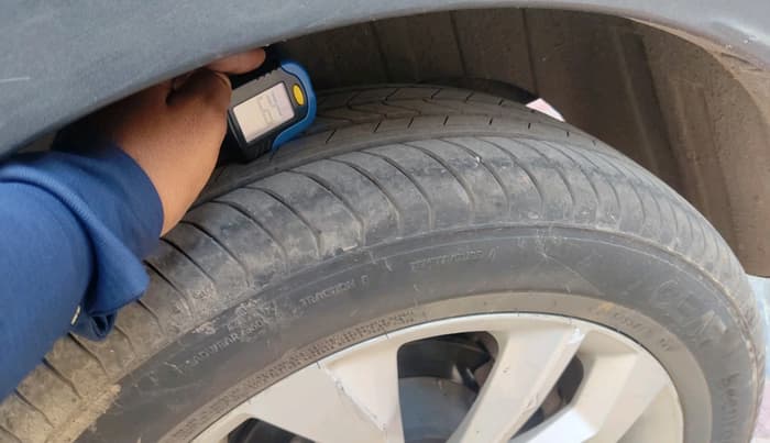 2021 Mahindra XUV300 W8 1.2 PETROL, Petrol, Manual, 41,686 km, tyre