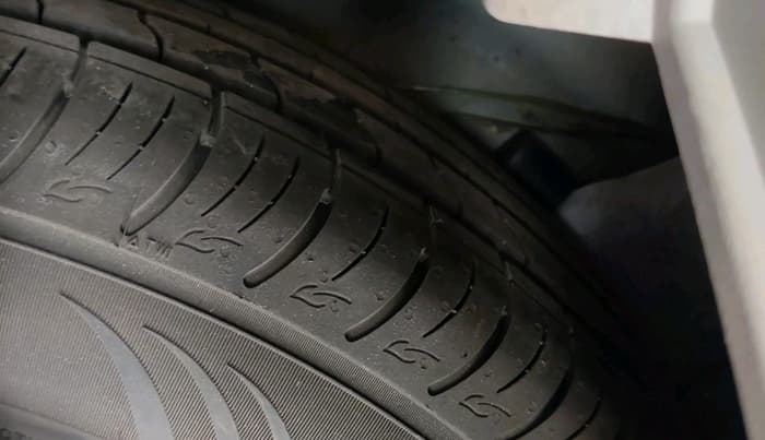 2021 Mahindra XUV300 W8 1.2 PETROL, Petrol, Manual, 41,686 km, tyre