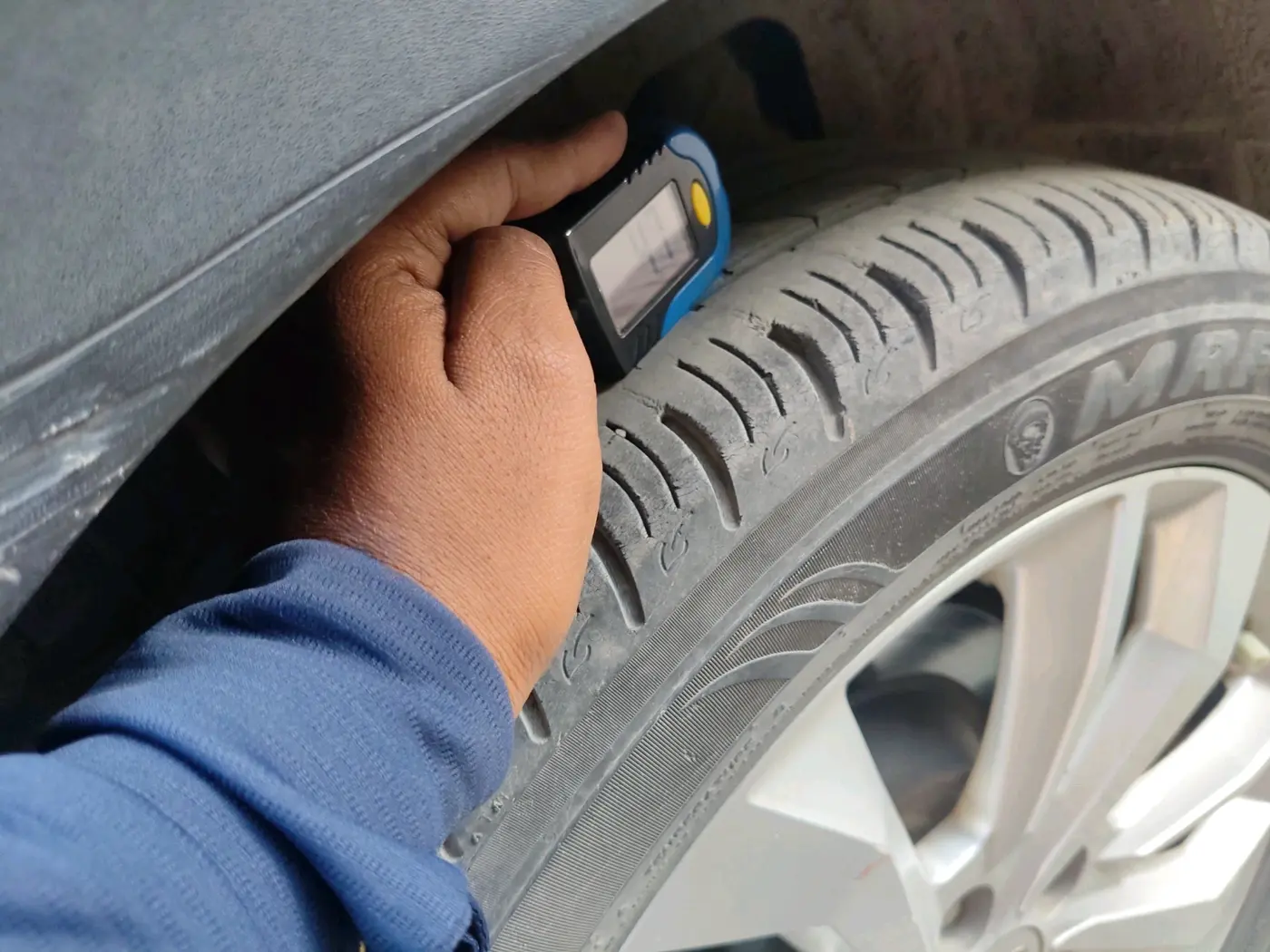 2021 Mahindra XUV300 W8 1.2 PETROL, Petrol, Manual, 42,500 km, tyre