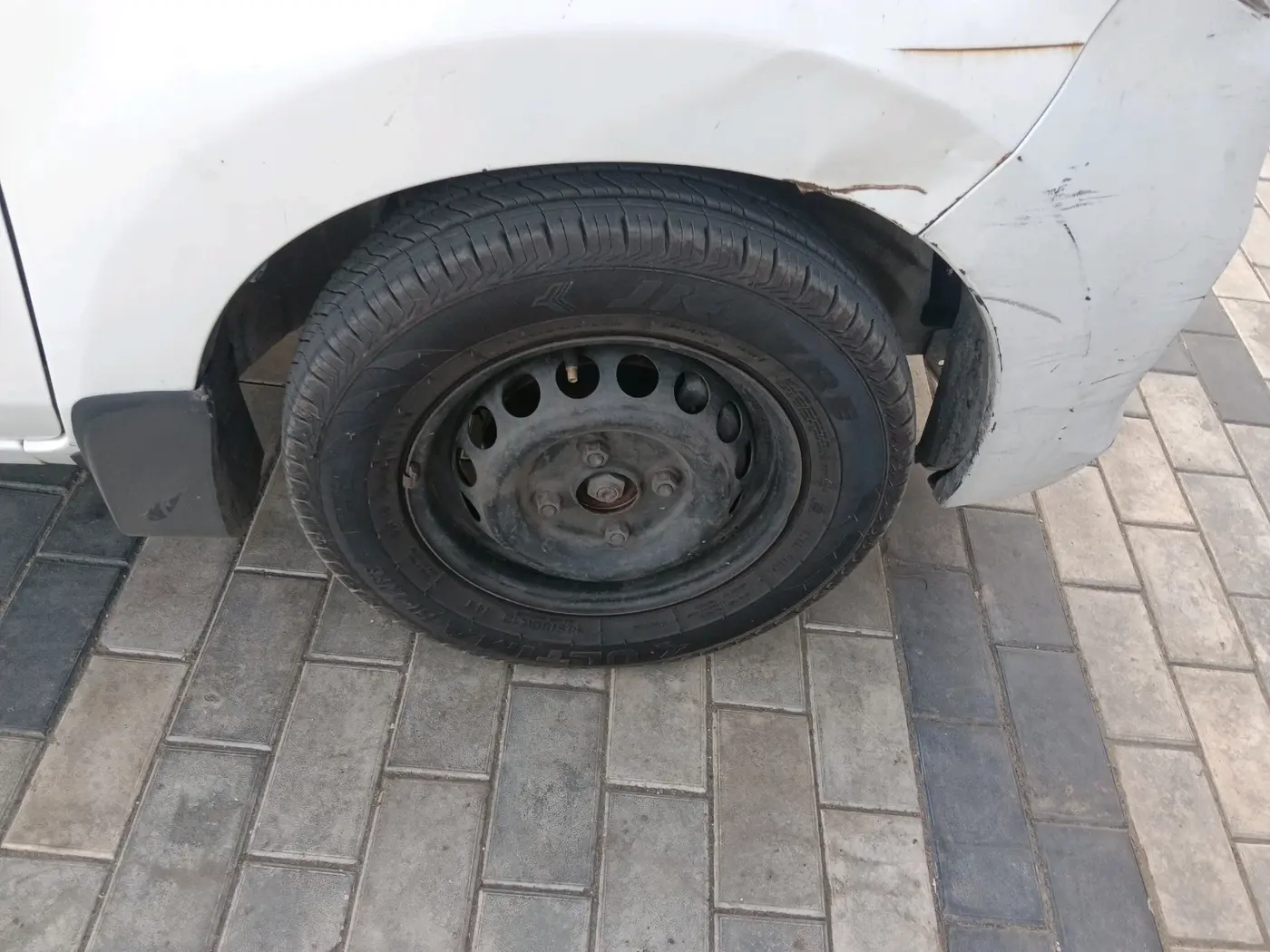 2018 Maruti Alto 800 LXI CNG, CNG, Manual, 2,11,739 km, tyre