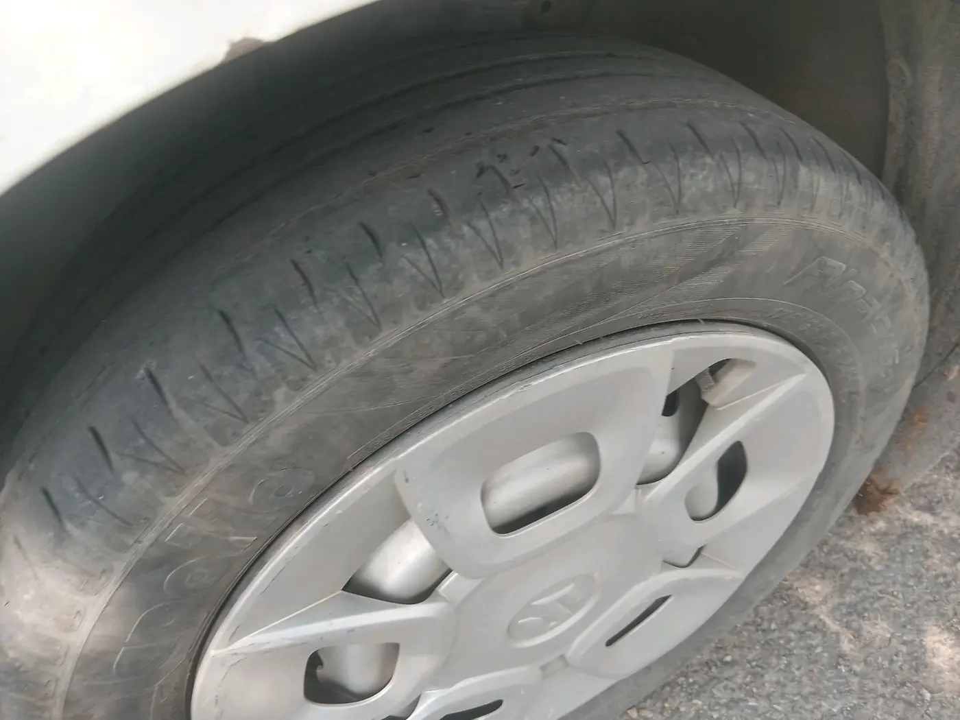 2022 Maruti IGNIS SIGMA 1.2, CNG, Manual, 1,08,176 km, tyre
