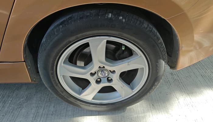 2011 Volvo S60 SUMMUM D5, Diesel, Automatic, 1,26,470 km, tyre
