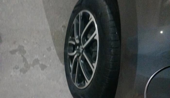 2022 Maruti Swift ZXI PLUS AMT DUAL TONE, Petrol, Automatic, 60,328 km, tyre