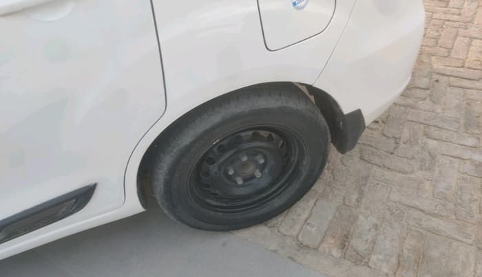 2013 Maruti Ertiga VXI, CNG, Manual, 1,15,000 km, tyre