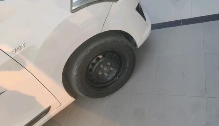 2013 Maruti Ertiga VXI, CNG, Manual, 1,15,000 km, tyre