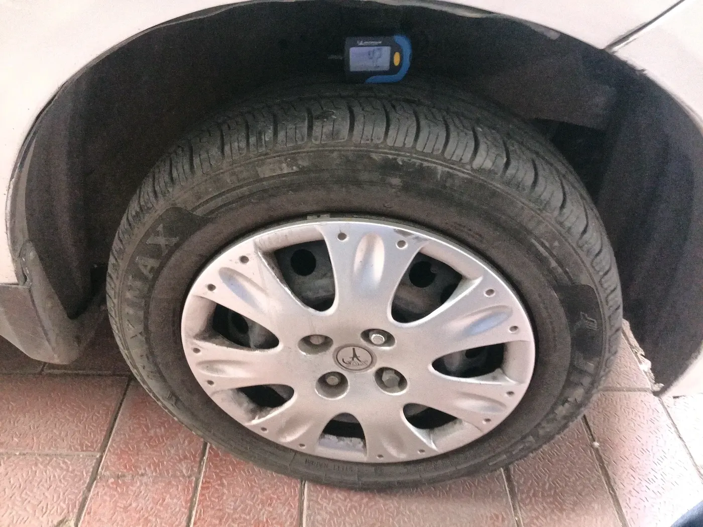 2015 Honda Amaze 1.2L I-VTEC S, Petrol, Manual, 1,76,474 km, tyre
