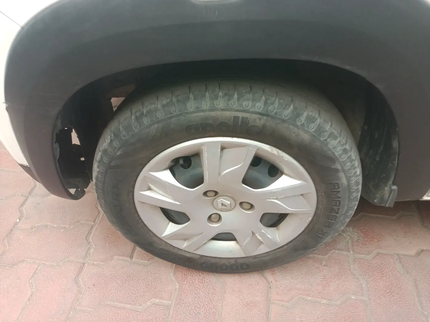 2021 Renault Kwid RXT 1.0 (O), Petrol, Manual, 36,619 km, tyre