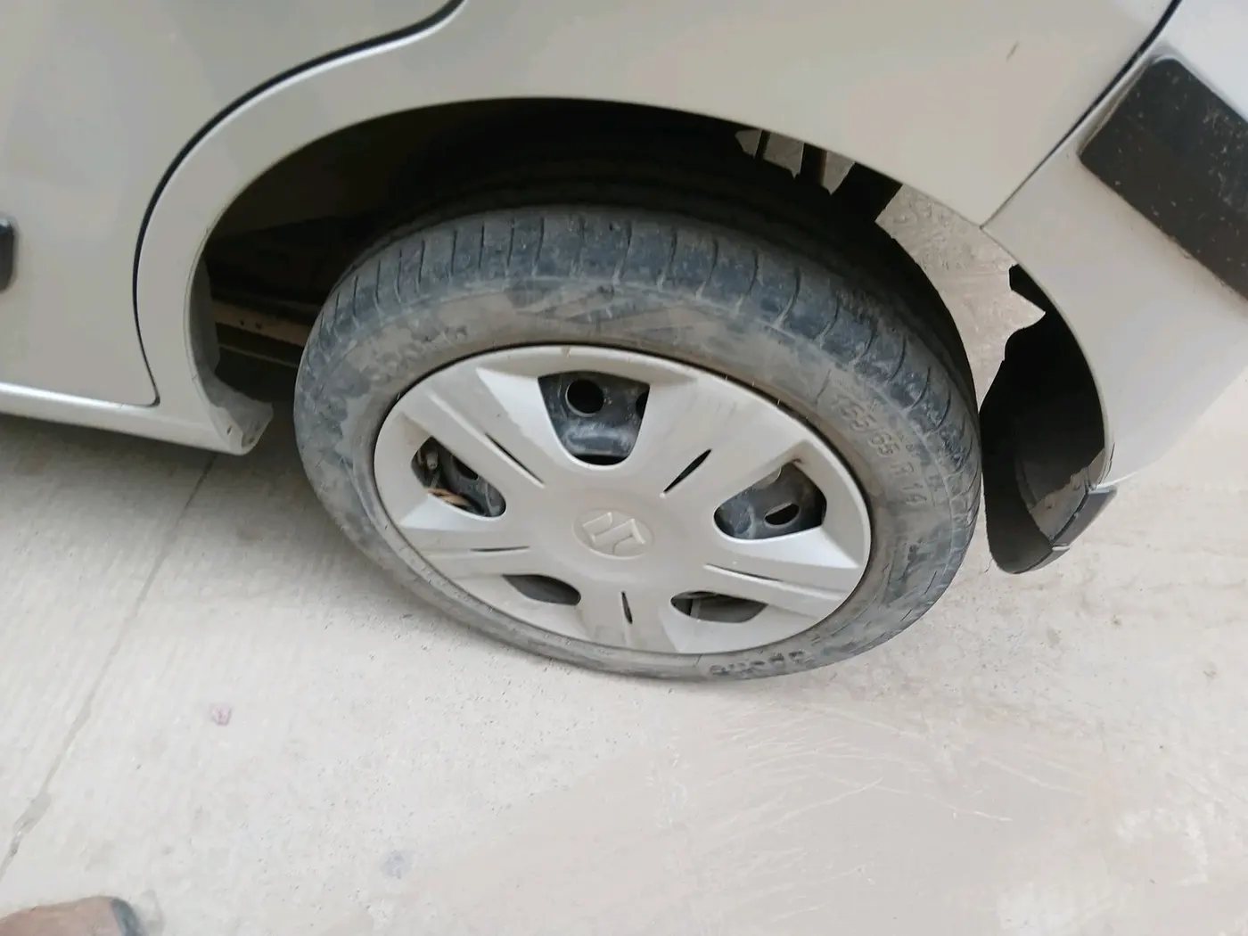 2016 Maruti Wagon R 1.0 VXI AMT, Petrol, Automatic, 1,40,380 km, tyre