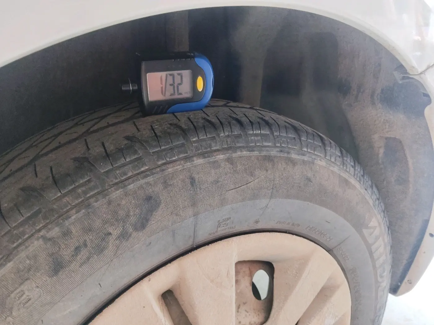 2013 Maruti Swift Dzire LDI, Diesel, Manual, 5,04,155 km, tyre