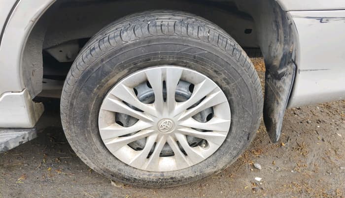2014 Toyota Innova 2.5 GX 7 STR, Diesel, Manual, 94,146 km, tyre
