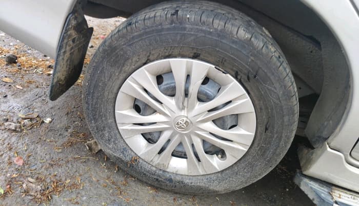 2014 Toyota Innova 2.5 GX 7 STR, Diesel, Manual, 94,146 km, tyre