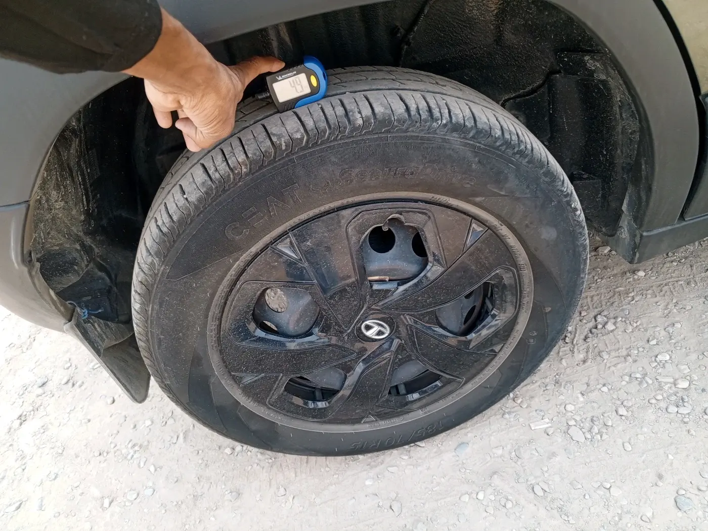 2023 Tata PUNCH ADVENTURE AMT, Petrol, Automatic, 23,289 km, tyre