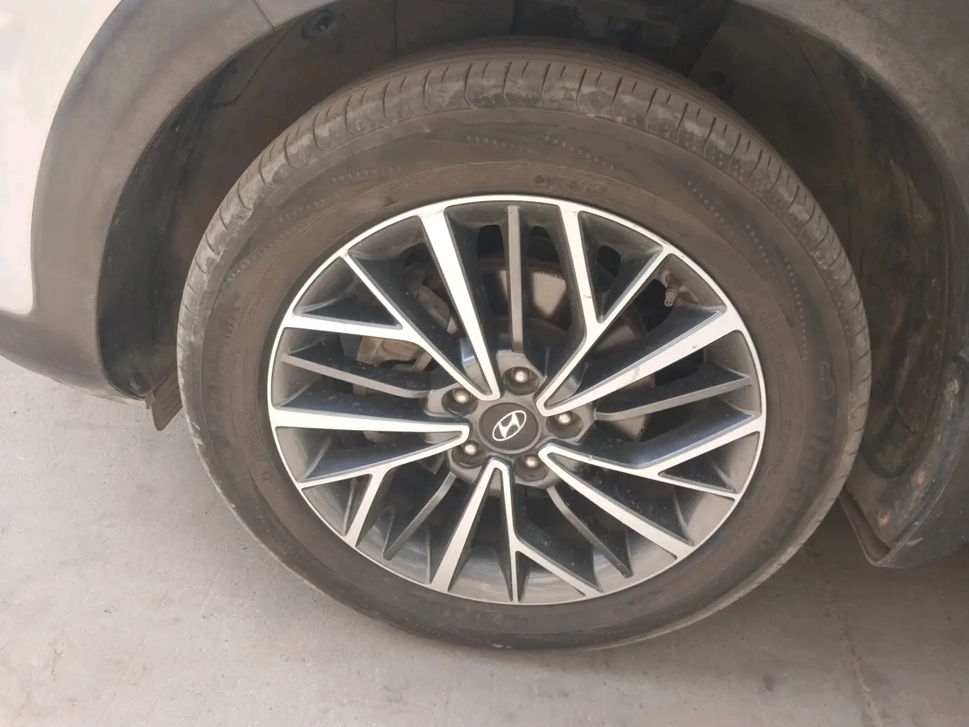 2021 Hyundai Tucson GLS 2WD AT PETROL, Petrol, Automatic, 52,447 km, tyre
