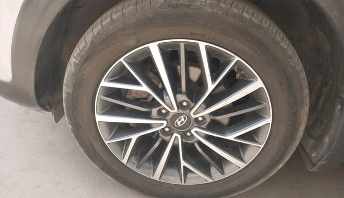 2021 Hyundai Tucson GLS 2WD AT PETROL, Petrol, Automatic, 52,447 km, tyre