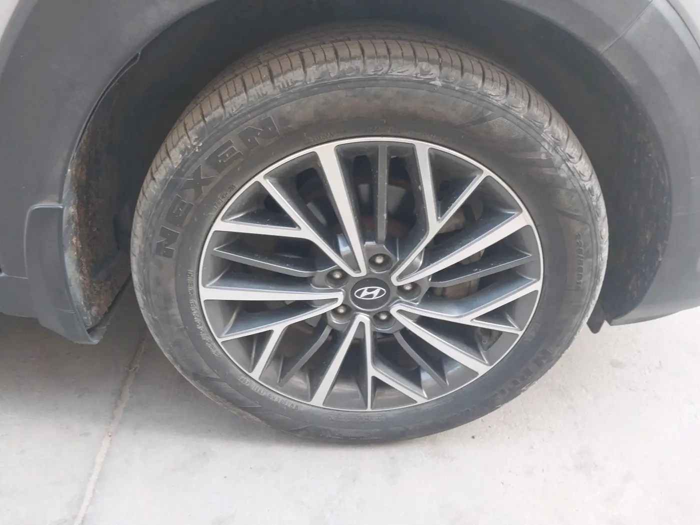 2021 Hyundai Tucson GLS 2WD AT PETROL, Petrol, Automatic, 52,447 km, tyre