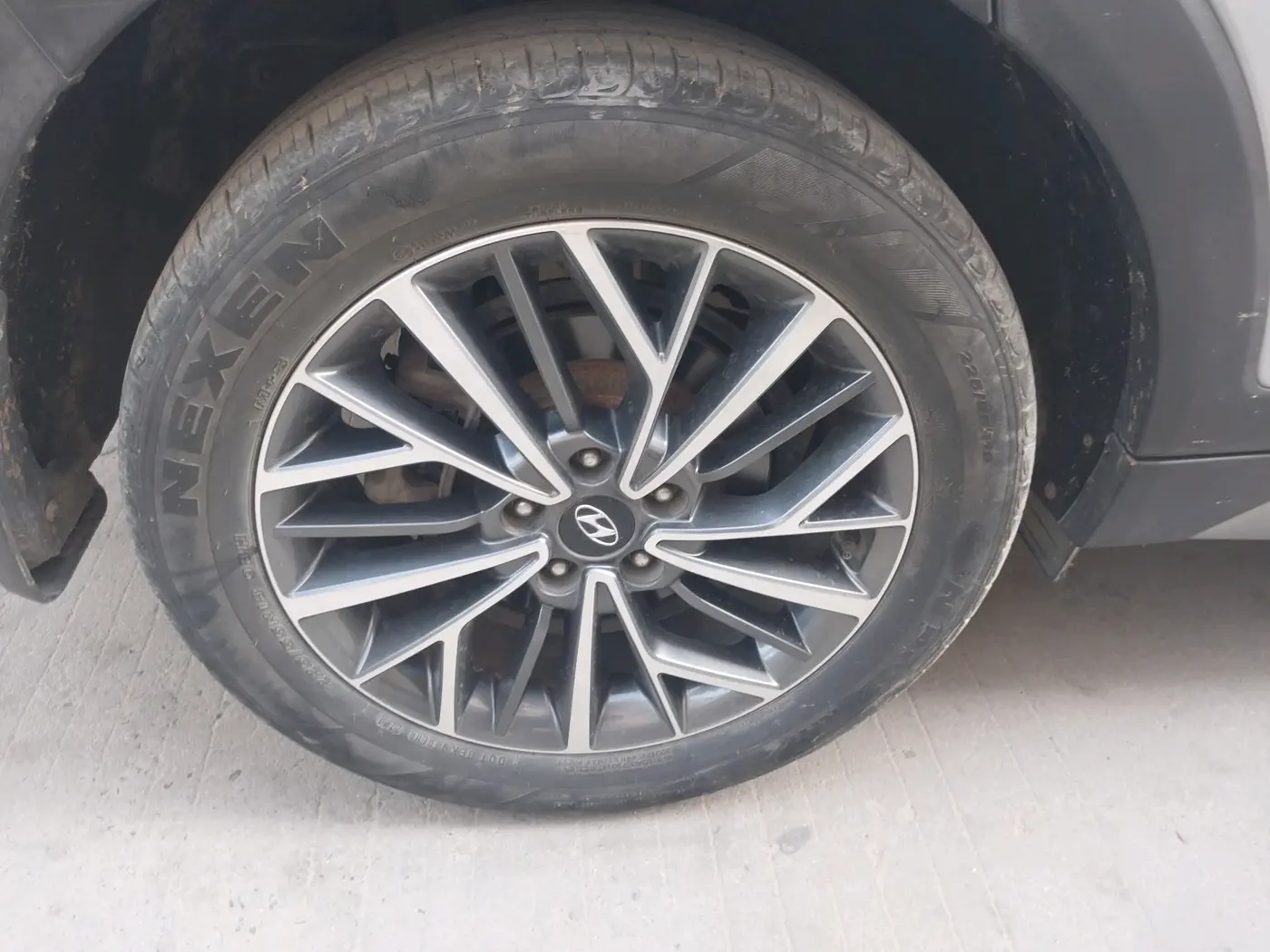 2021 Hyundai Tucson GLS 2WD AT PETROL, Petrol, Automatic, 52,447 km, tyre