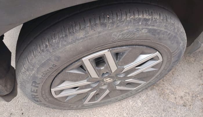 2021 Hyundai VENUE SX 1.0 TURBO, Petrol, Manual, 43,655 km, tyre