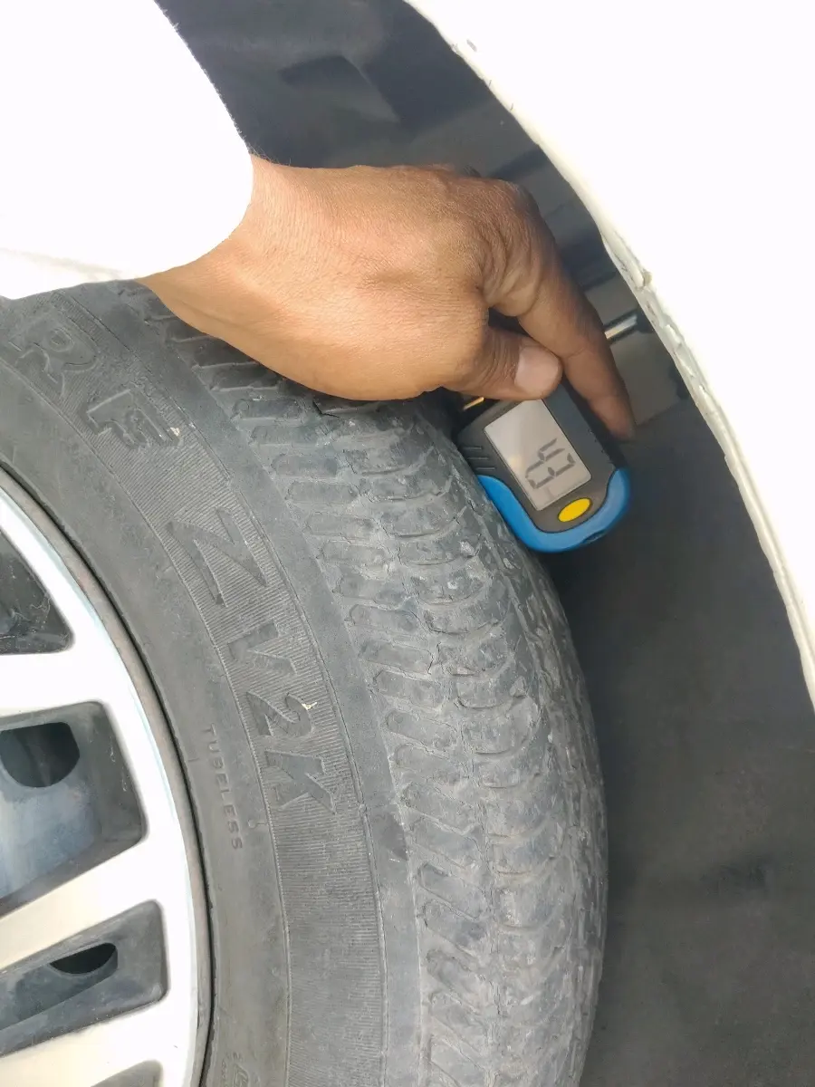 2012 Maruti Swift Dzire VXI, CNG, Manual, 1,05,897 km, tyre