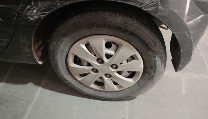 2011 Hyundai i10 ERA 1.1, Petrol, Manual, 60,451 km, tyre