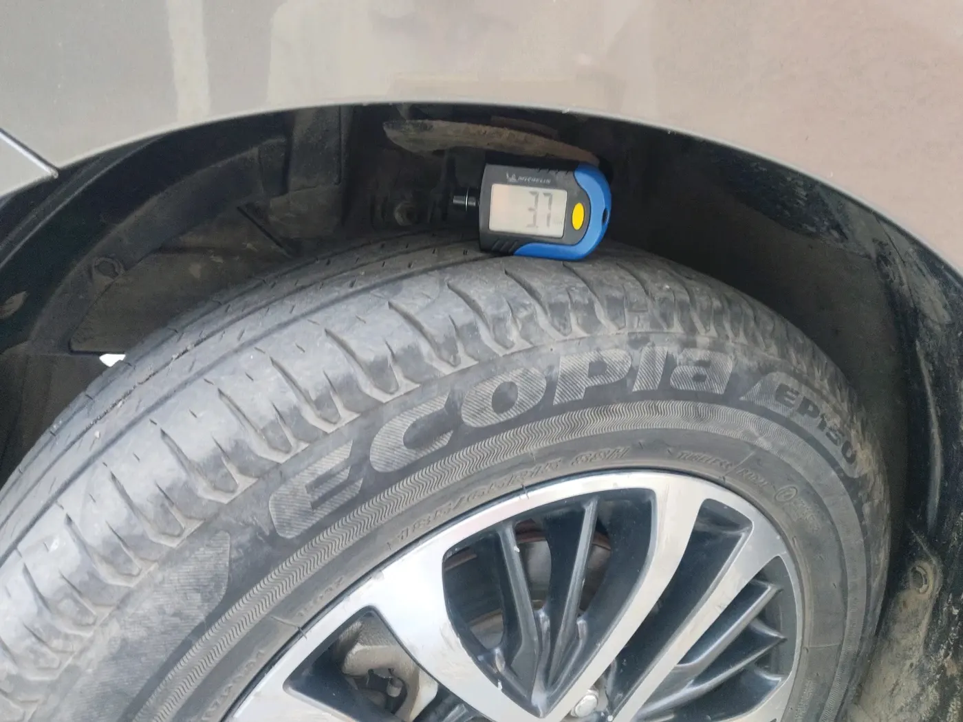 2023 Maruti Ertiga ZXI (O) CNG, CNG, Manual, 1,59,082 km, tyre