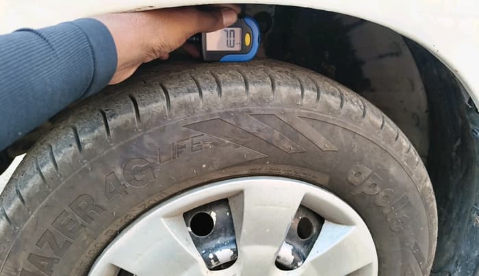 2012 Maruti Wagon R 1.0 LXI, CNG, Manual, 1,00,470 km, tyre