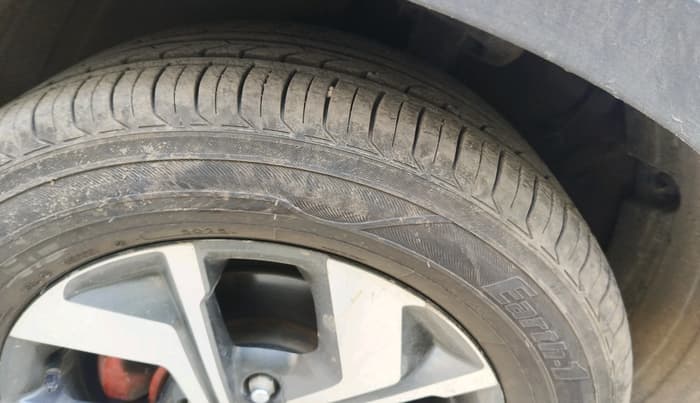 2021 KIA SONET HTK PLUS 1.5 AT, Diesel, Automatic, 1,05,952 km, tyre