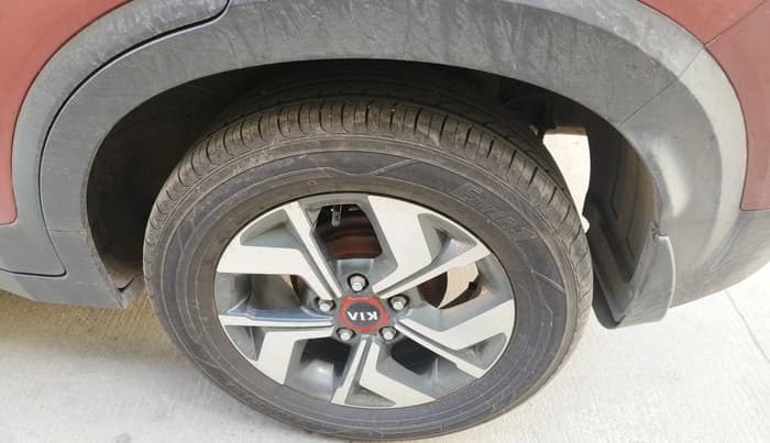 2021 KIA SONET HTK PLUS 1.5 AT, Diesel, Automatic, 1,05,952 km, tyre