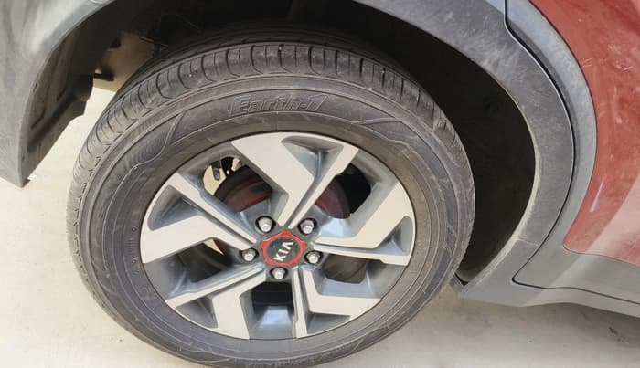 2021 KIA SONET HTK PLUS 1.5 AT, Diesel, Automatic, 1,05,952 km, tyre