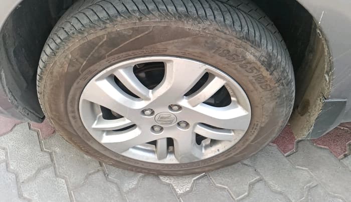 2014 Maruti Swift Dzire ZXI, Petrol, Manual, 1,00,191 km, tyre