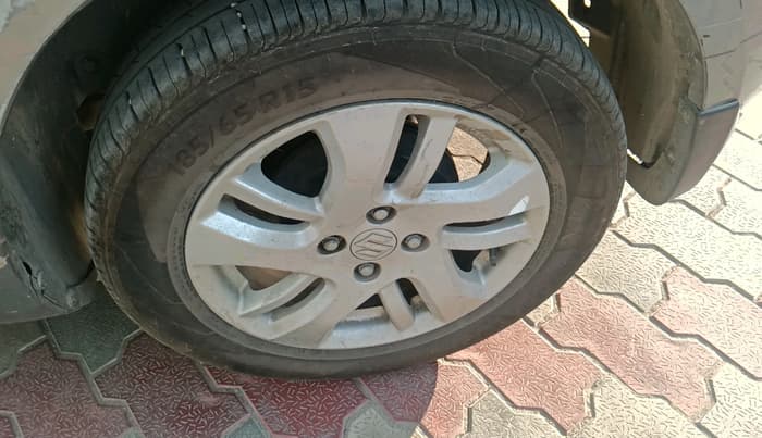 2014 Maruti Swift Dzire ZXI, Petrol, Manual, 1,00,191 km, tyre