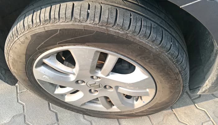 2014 Maruti Swift Dzire ZXI, Petrol, Manual, 1,00,191 km, tyre