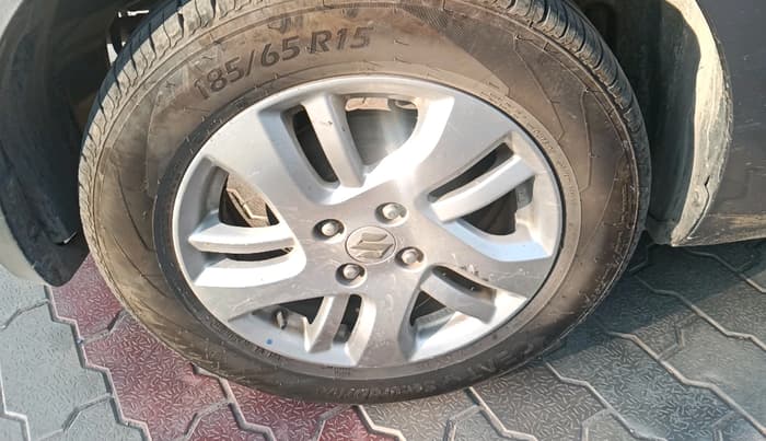2014 Maruti Swift Dzire ZXI, Petrol, Manual, 1,00,191 km, tyre