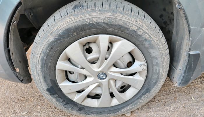2005 Maruti Swift LXI 1.3, Petrol, Manual, 81,425 km, tyre
