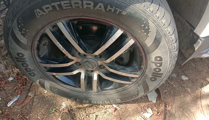 2018 Mahindra Scorpio S7, Diesel, Manual, 99,844 km, tyre