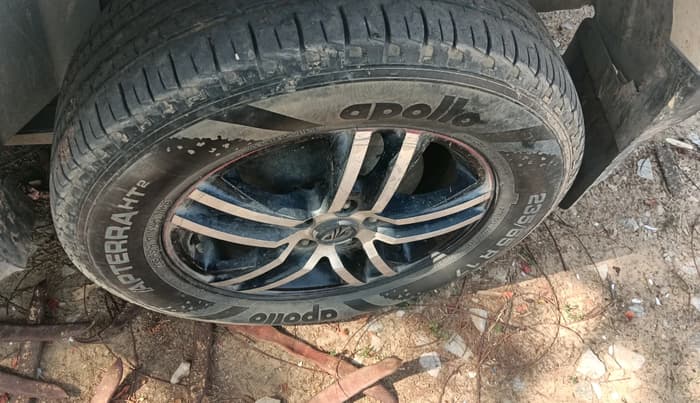2018 Mahindra Scorpio S7, Diesel, Manual, 99,844 km, tyre