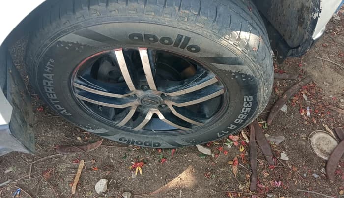 2018 Mahindra Scorpio S7, Diesel, Manual, 99,844 km, tyre