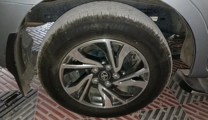 2025 Toyota Innova Crysta GX Plus 8 STR, Diesel, Manual, 15,374 km, tyre