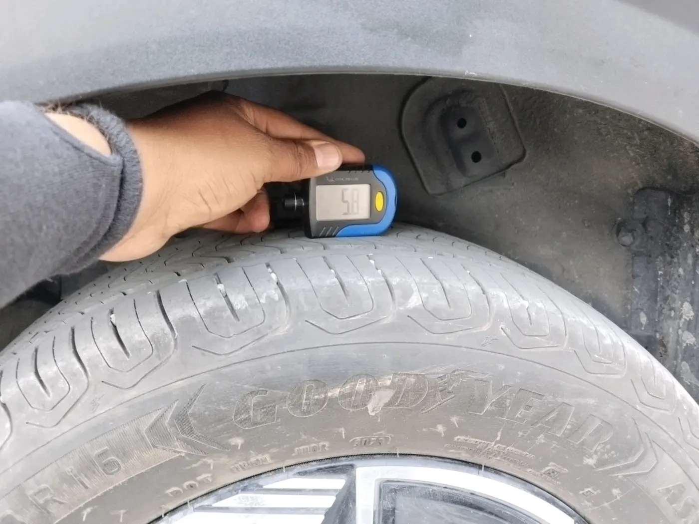 2023 Tata NEXON FEARLESS + SUNROOF DCA DUAL TONE 1.2 PETROL, Petrol, Automatic, 30,443 km, tyre