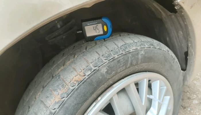 2011 Maruti Zen Estilo LXI, Petrol, Manual, 59,020 km, tyre