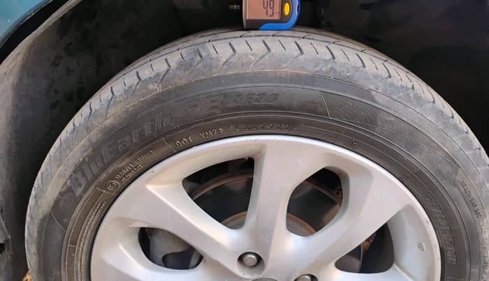 2013 Nissan Micra XV CVT, Petrol, Automatic, 1,06,451 km, tyre