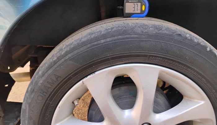 2013 Nissan Micra XV CVT, Petrol, Automatic, 1,06,451 km, tyre