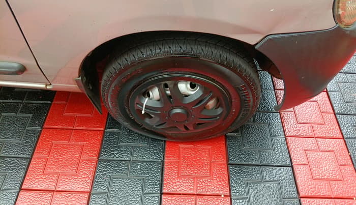 2009 Maruti Alto LXI, Petrol, Manual, 41,350 km, tyre