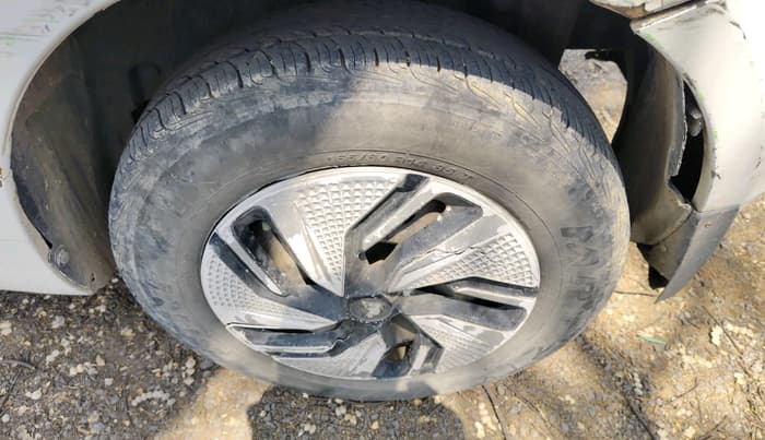 2015 Maruti Swift VDI, Diesel, Manual, 1,16,440 km, tyre