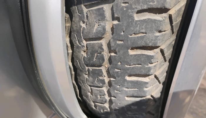 2016 Mahindra TUV300 T8, Diesel, Manual, 1,07,335 km, tyre