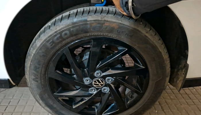 2024 Volkswagen VIRTUS GT PLUS TSI 1.5 EVO DSG, Petrol, Automatic, 26,380 km, tyre